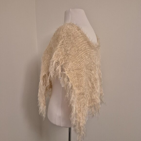 Cream Sweater Shrug For Comfort and Easy Movement 1 Size - Picture 2 of 5